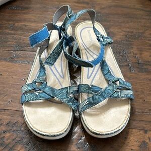 Baretraps women’s size 11 sandals